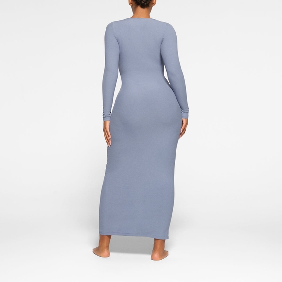2. NWT SKIMS SOFT LOUNGE LONG SLEEVE KEYHOLE DRESS IN SLATE - Picture 4 of 7